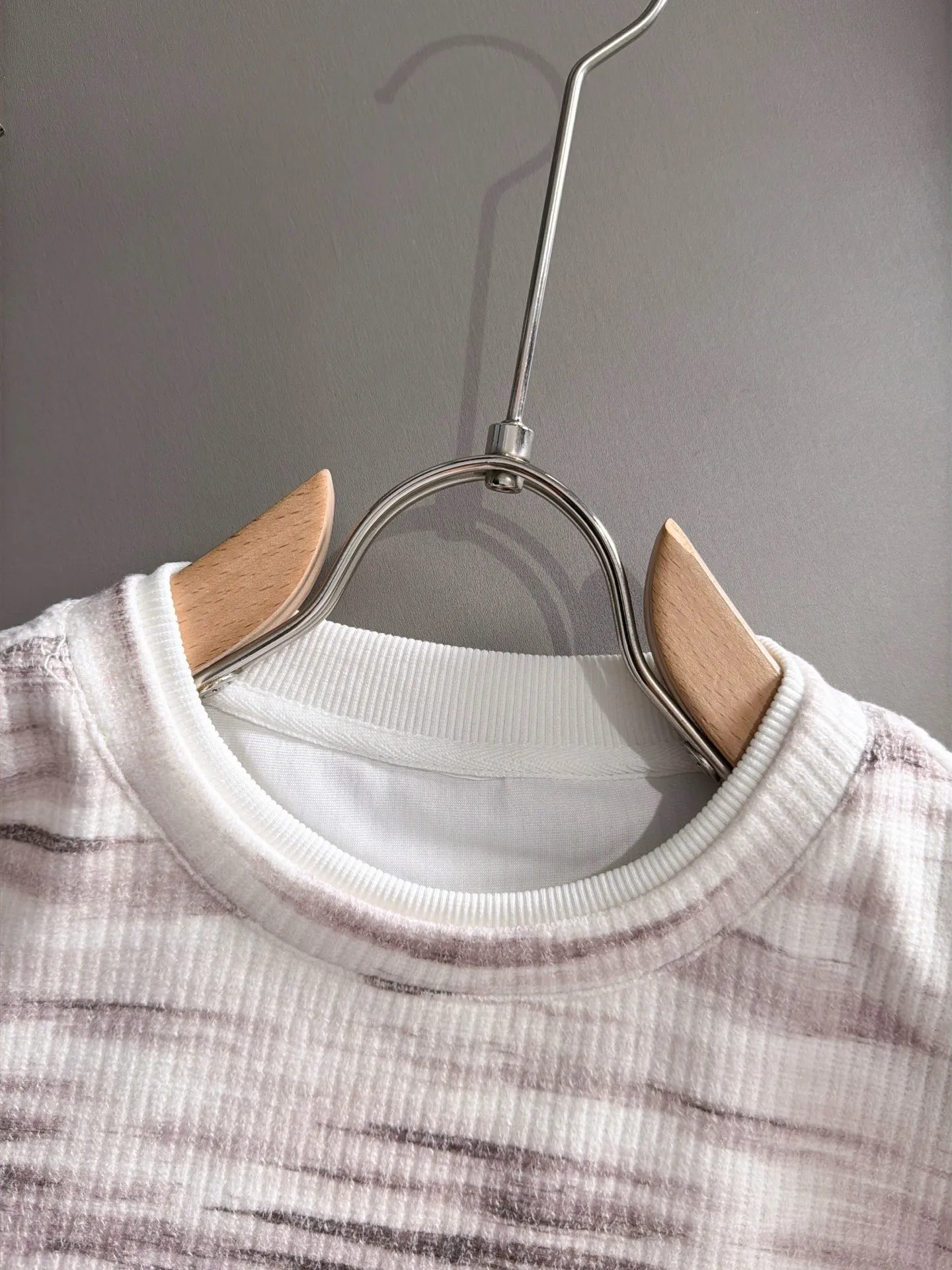 Meng Mouth 2026 long-sleeved sweatshirts for men and women Same Style. Many stars have the same style, the top original version. Feel free to compare🆚The fabric is custom-dyed and lightly sprayed and distressed. The fabric, material, and details are consistent with the original version. Special cotton and linen fabrics are used. The fabric cost is extremely expensive. It is twice as expensive as pure cotton materials. We will do better at all costs. Three standards are complete. The comparison between non-market products and our fabrics is very different. We only make the top version! Size: M-3XL